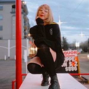 Meet your Posher, Elise